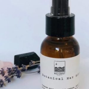 Refresh your yoga mat with our antibacterial Botanical Mat Mist. Featuring organic grapefruit and geranium oils, it cleanses naturally with a divine scent.