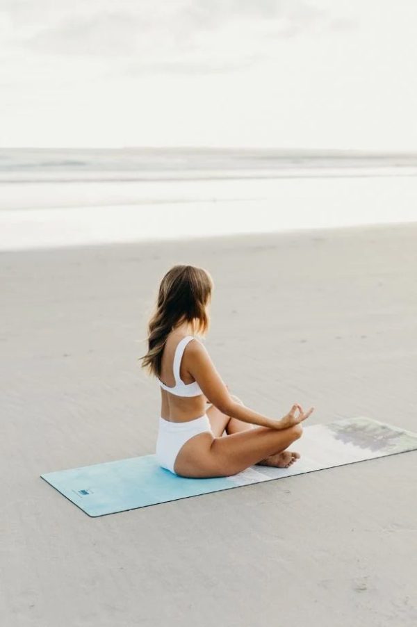 Experience the beauty of Gisborne with our luxuriously thick 5mm yoga mat. Featuring photography of the iconic Wainui beach in a flexi-grip suede finish.